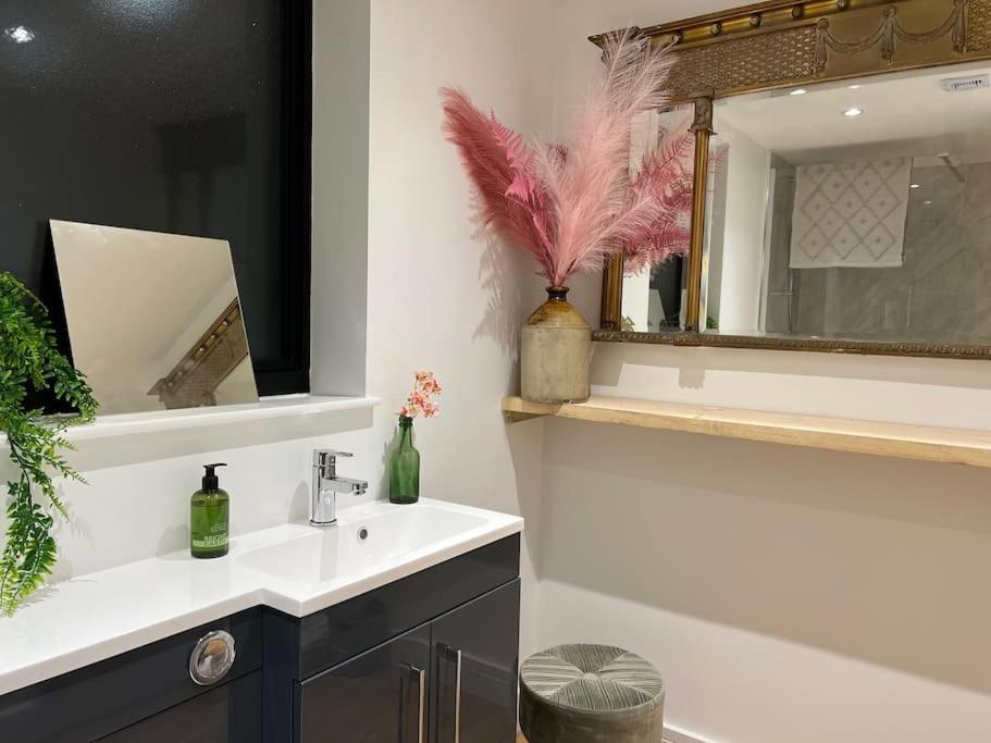 Quirky, Luxury Hideaway Villa Llanbrynmair Bagian luar foto